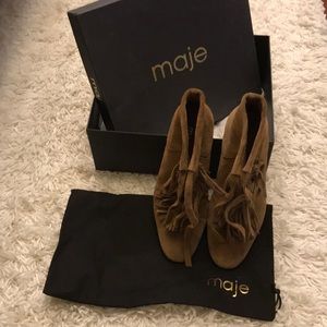 maje bottomed a frenged suede ankle boots